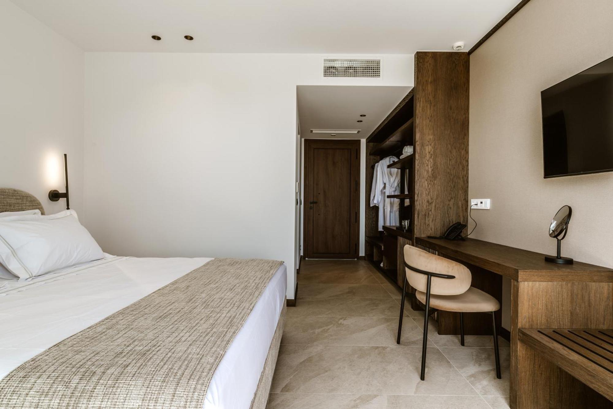 Sivota Sun Side Serenity Bilik gambar